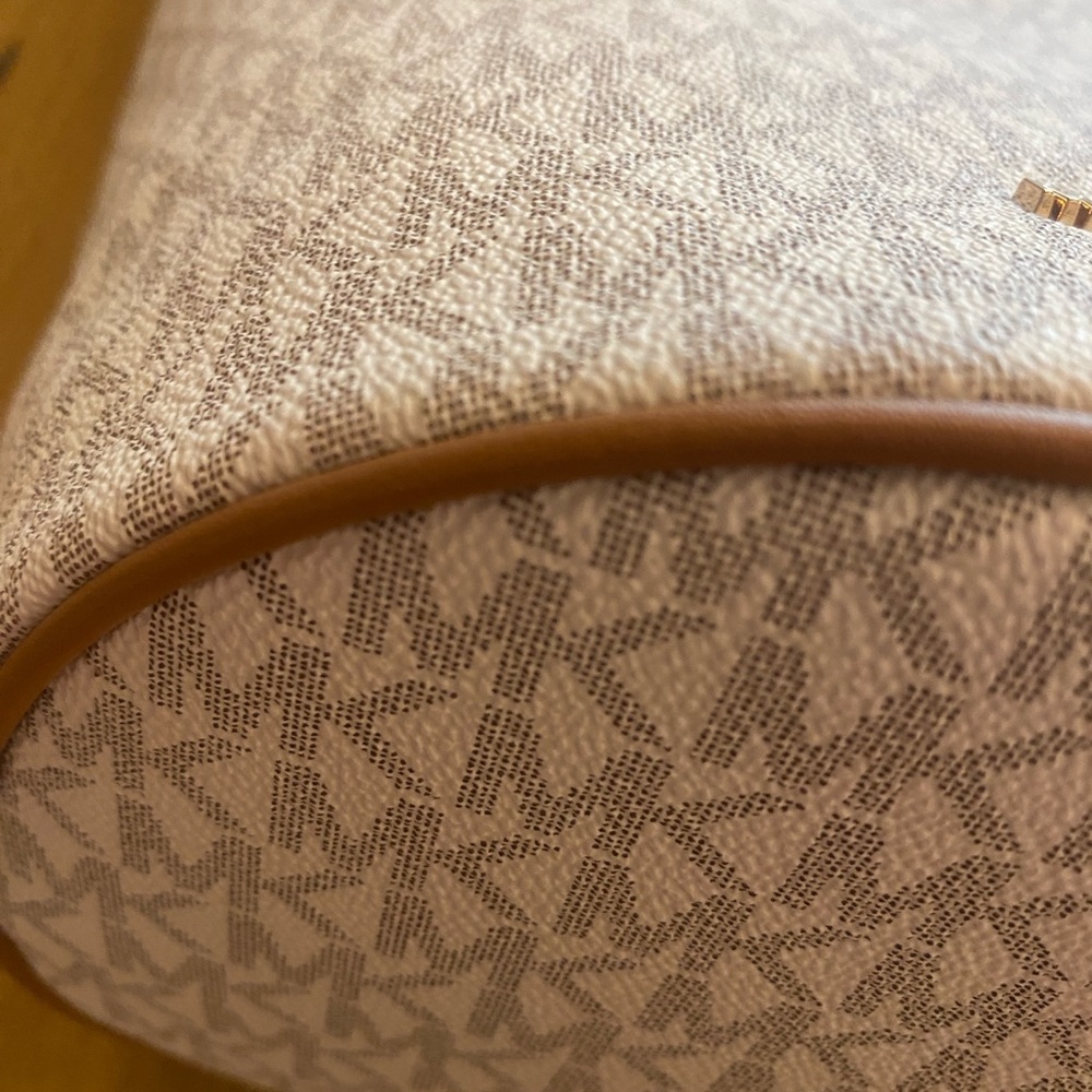 Michael Kors Cream Bucket Bag Brooke Vanilla NEW Authentic w tags dust bag 🎊 - Picture 8 of 15